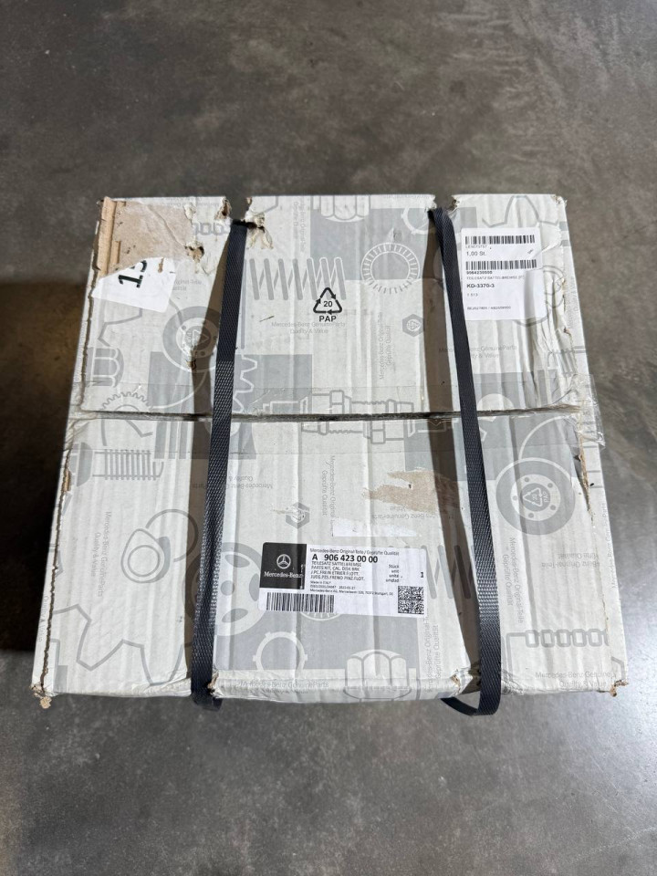 Передній комплект гальмівної системи (диски + колодки + пружини) Sprinter W906-907/VW Crafter