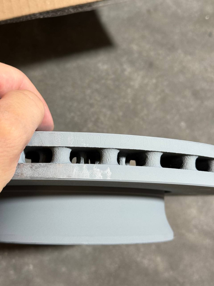 Передній комплект гальмівної системи (диски + колодки + пружини) Sprinter W906-907/VW Crafter