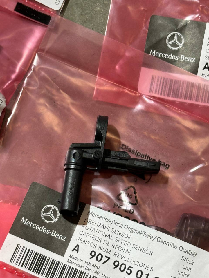 Датчик ABS передній Sprinter W907-910