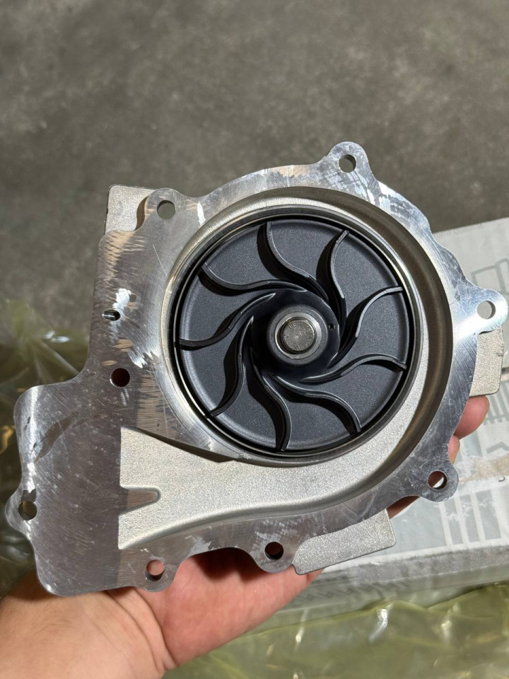 Помпа води Sprinter W906-907-910  OM651 (перемикається) (Bакумний) (9 лоп.)