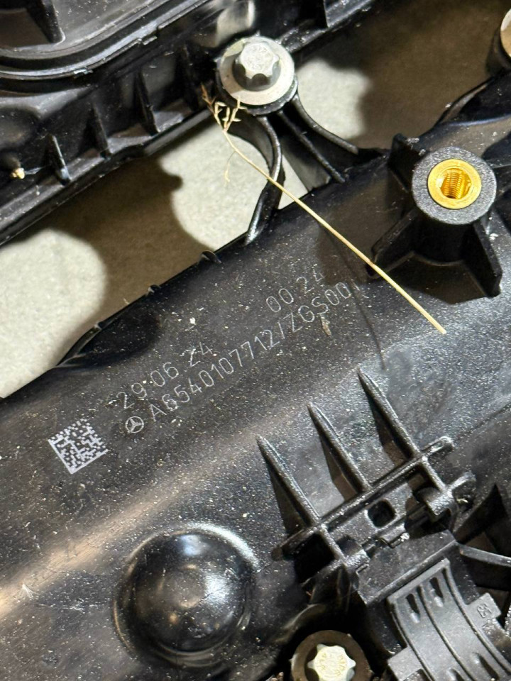 Клапанна кришка двигуна OM654 Sprinter W907-910