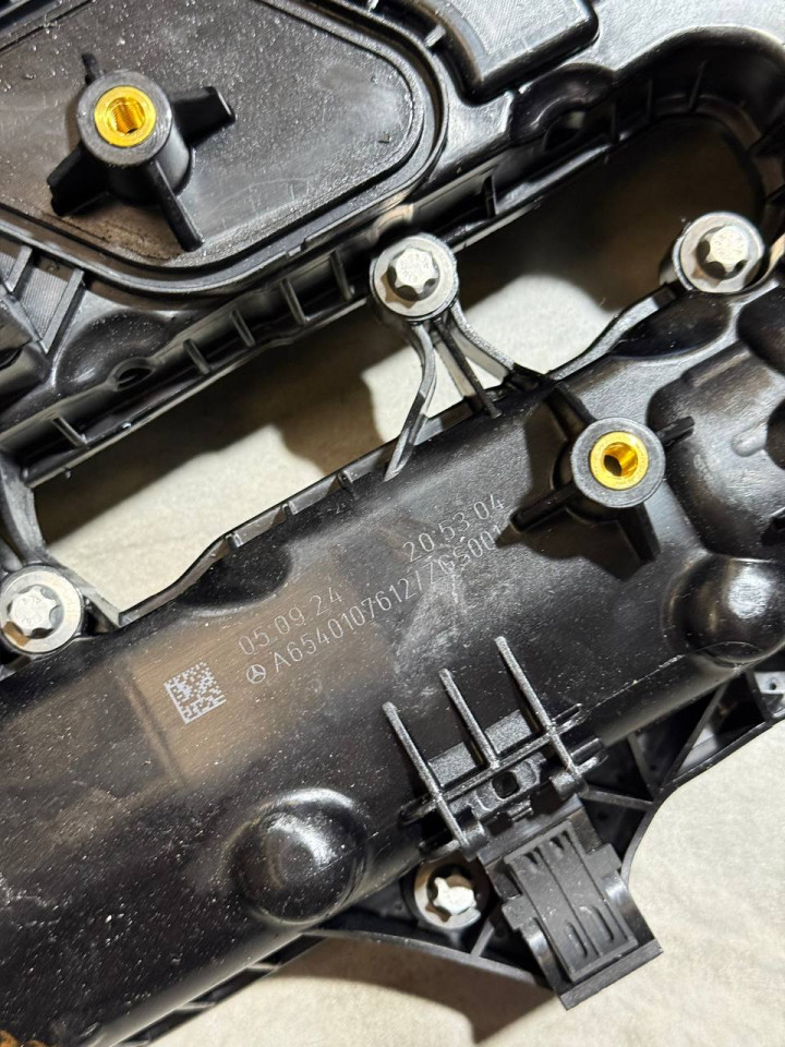 Клапанна кришка двигуна OM654 Sprinter W907-910