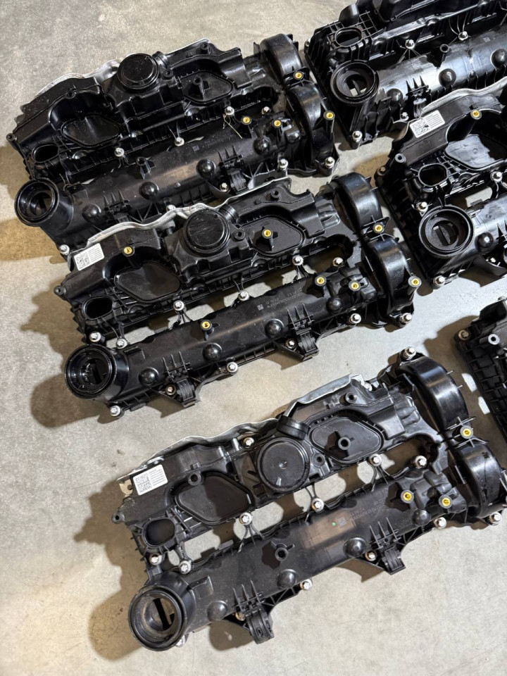 Клапанна кришка двигуна OM654 Sprinter W907-910