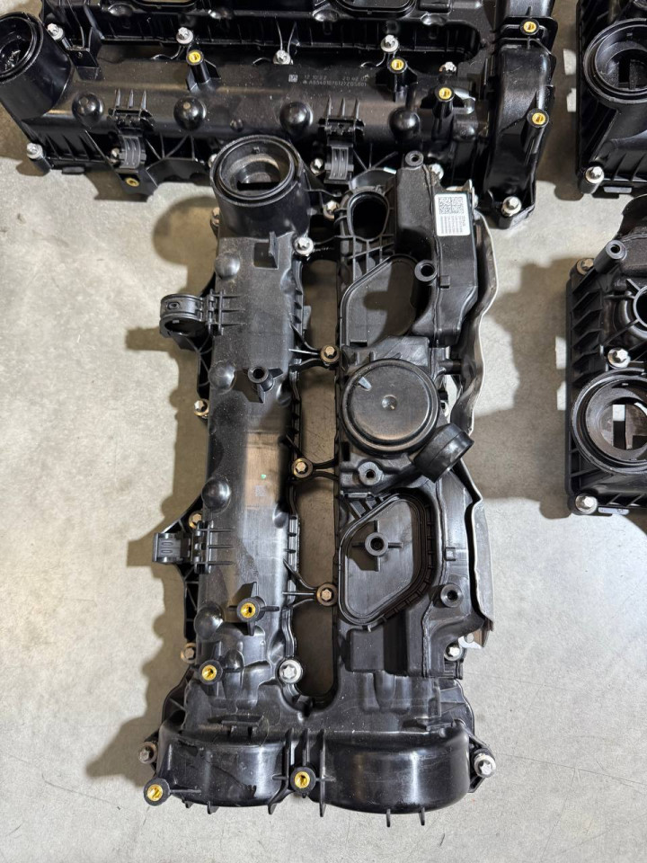 Клапанна кришка двигуна OM654 Sprinter W907-910