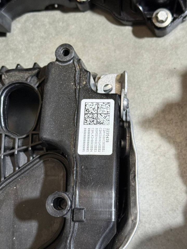 Клапанна кришка двигуна OM654 Sprinter W907-910