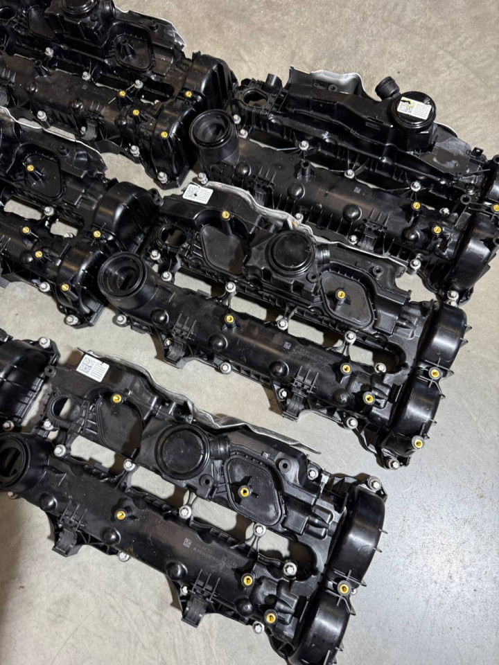 Клапанна кришка двигуна OM654 Sprinter W907-910