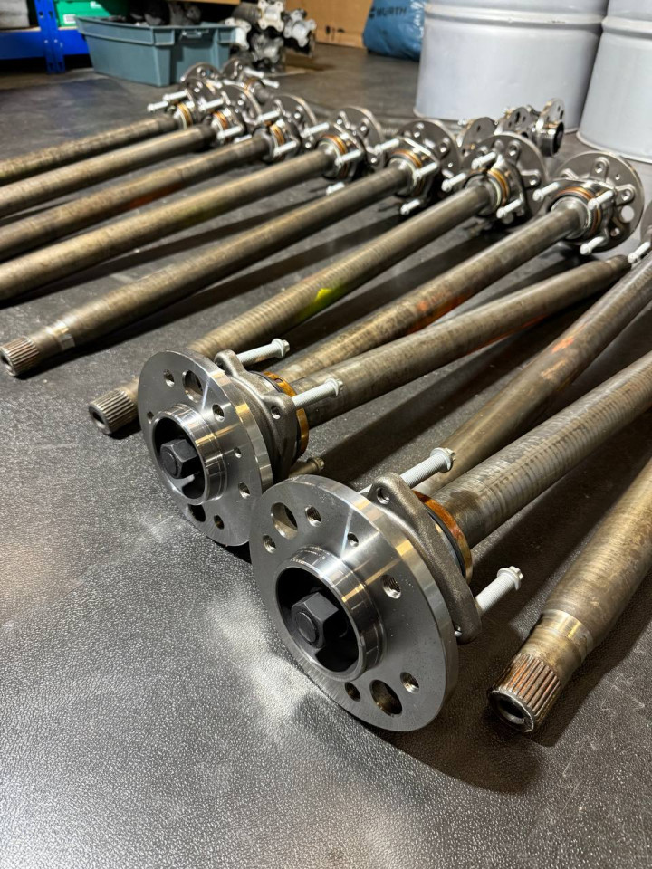 Піввісь/Полуось у зборі підшипник SNR, палка Mercedes. 26/30 шліців 