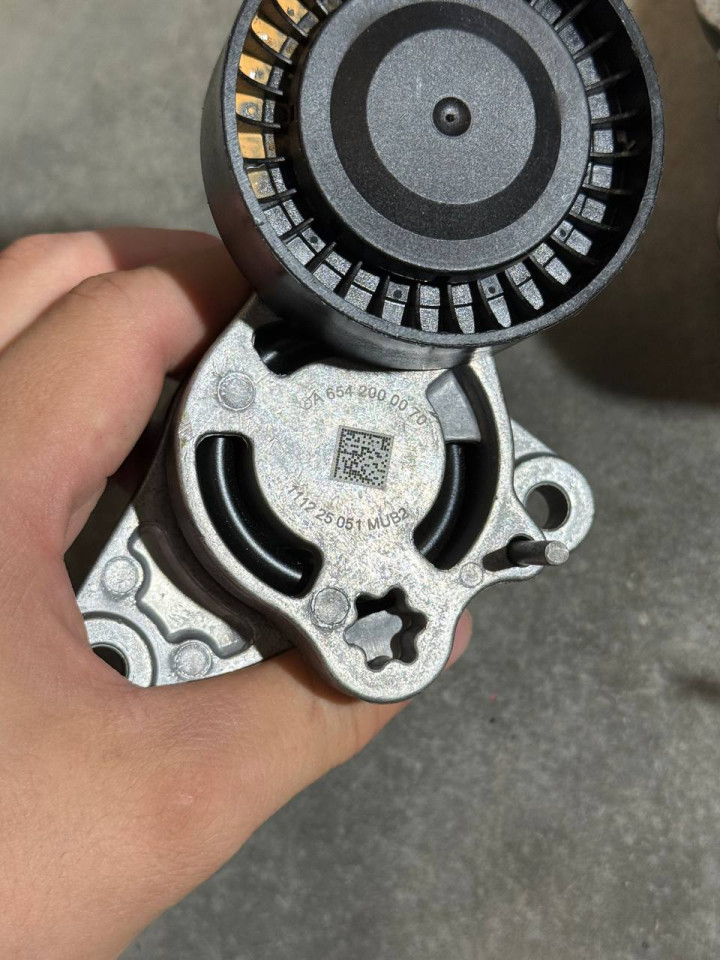 Натяжник ремня OM654 Sprinter W907-910/Vito W447