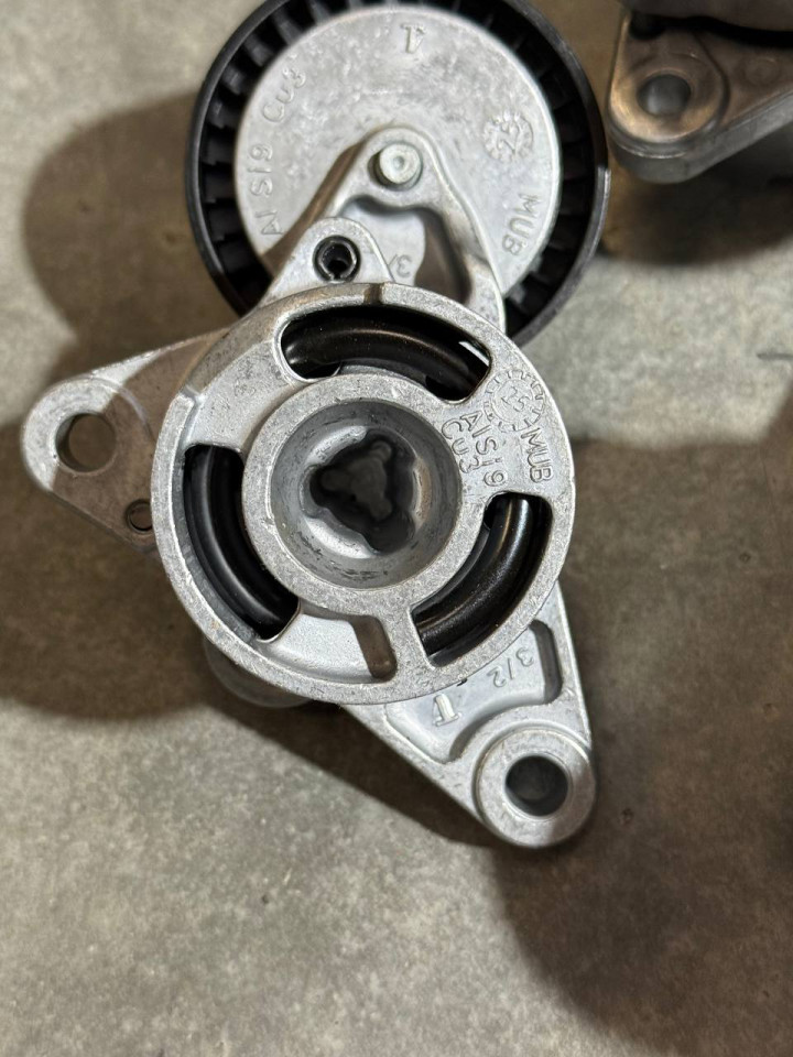 Натяжник ремня OM654 Sprinter W907-910/Vito W447