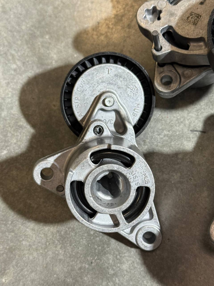 Натяжник ремня OM654 Sprinter W907-910/Vito W447