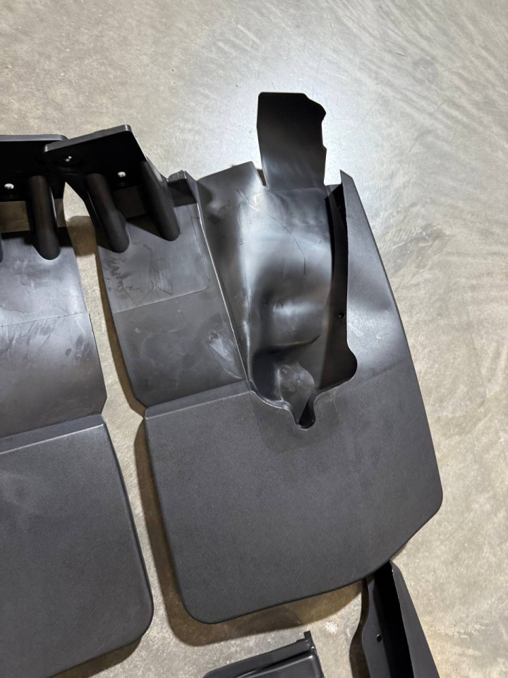 Бризковики гнучкі (комплект) на Однокатковий Sprinter W906 