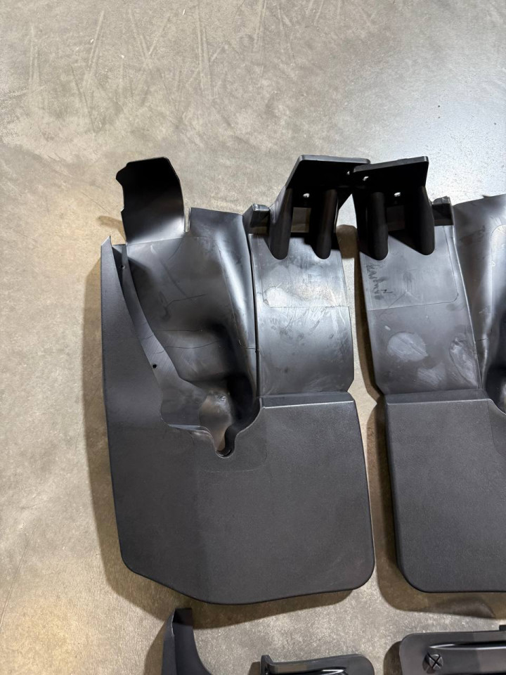 Бризковики гнучкі (комплект) на Однокатковий Sprinter W906 