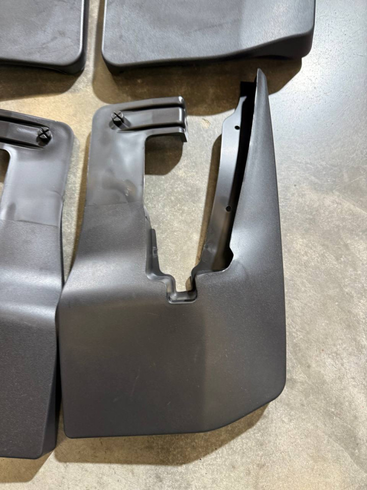 Бризковики гнучкі (комплект) на Однокатковий Sprinter W906 