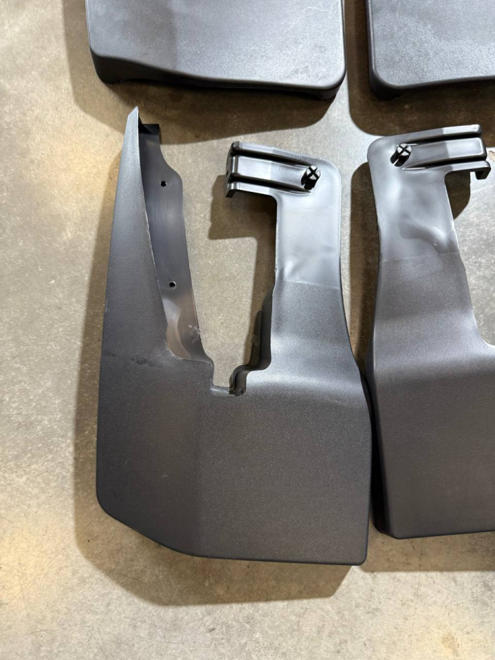 Бризковики гнучкі (комплект) на Однокатковий Sprinter W906 