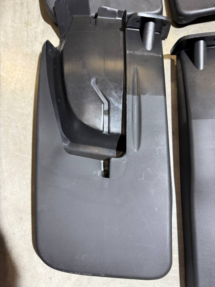 Бризковики гнучкі (комплект) на Однокатковий Sprinter W907