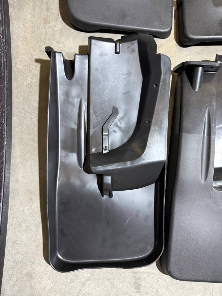 Бризковики гнучкі (комплект) на Однокатковий Sprinter W907