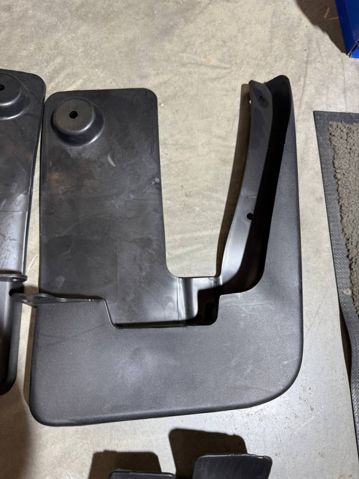 Бризковики гнучкі (комплект) на Однокатковий Sprinter W907