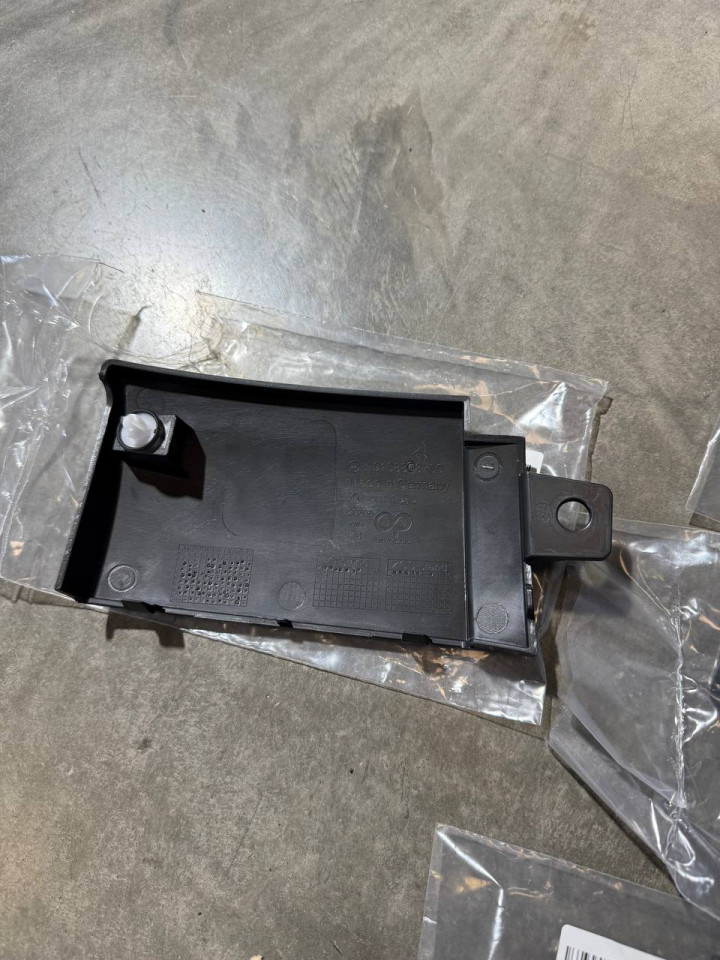 Молдинг,пластик над кликом Sprinter W907-910