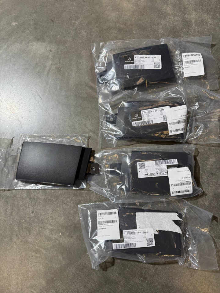 Молдинг,пластик над кликом Sprinter W907-910