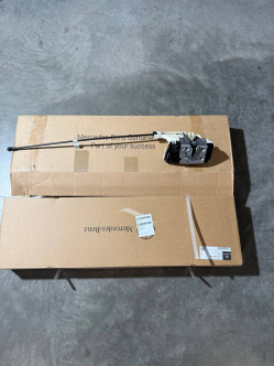 Замок центральний  задньої дверки Sprinter W907-910