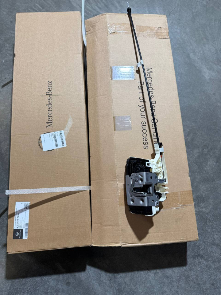 Замок центральний  задньої дверки Sprinter W907-910