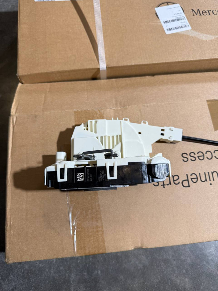 Замок центральний  задньої дверки Sprinter W907-910