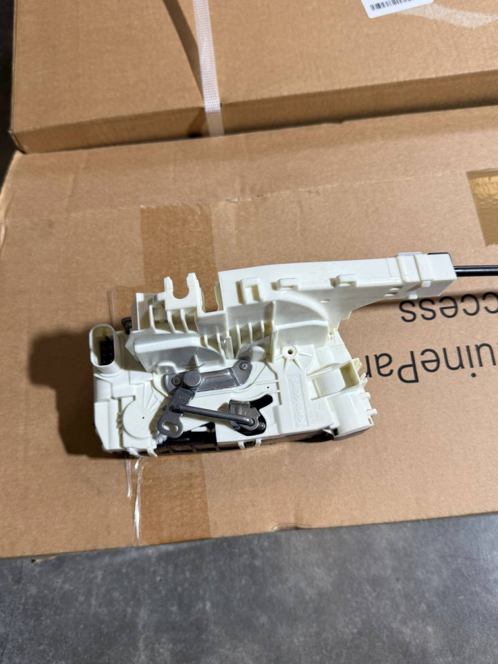 Замок центральний  задньої дверки Sprinter W907-910