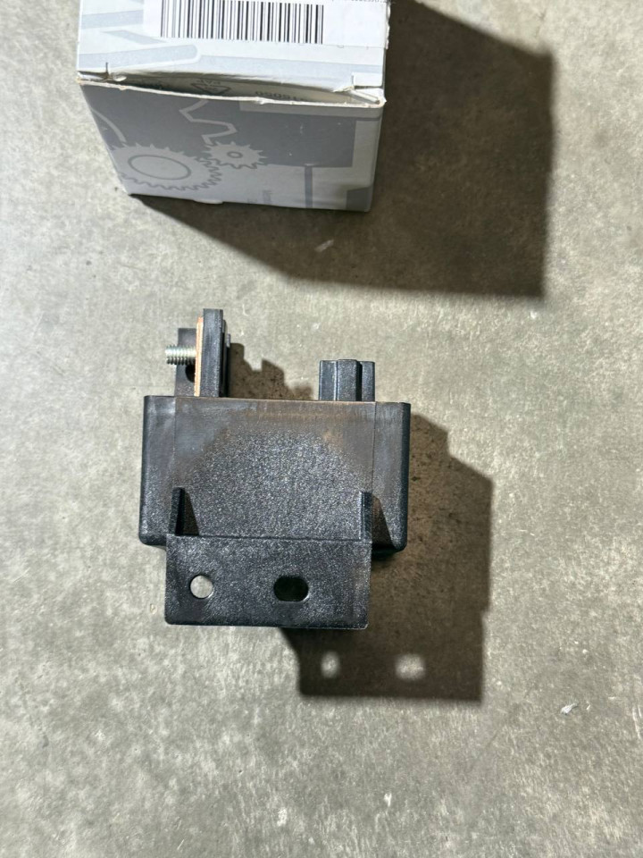 Реле додаткового акумулятора Sprinter W906-907