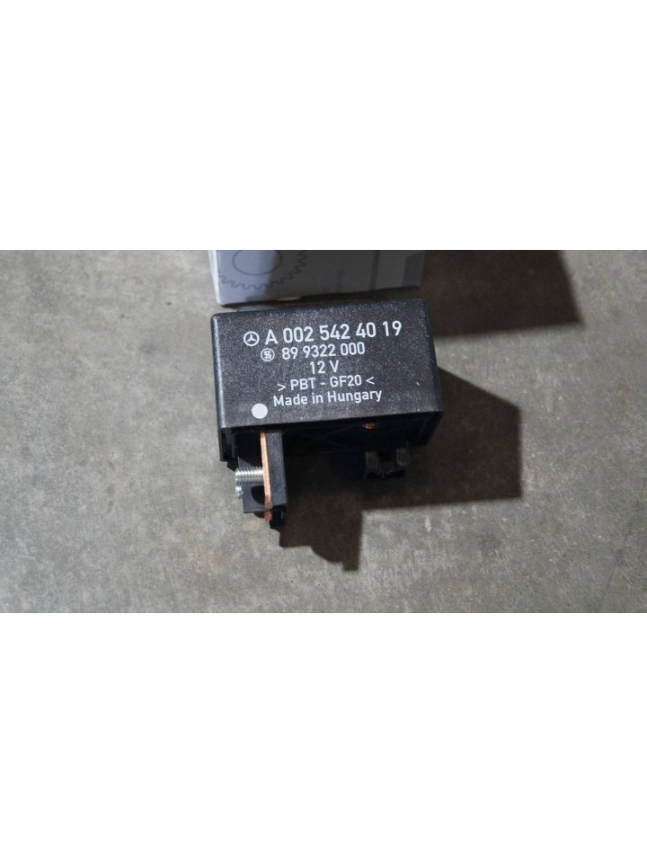 Реле додаткового акумулятора Sprinter W906-907