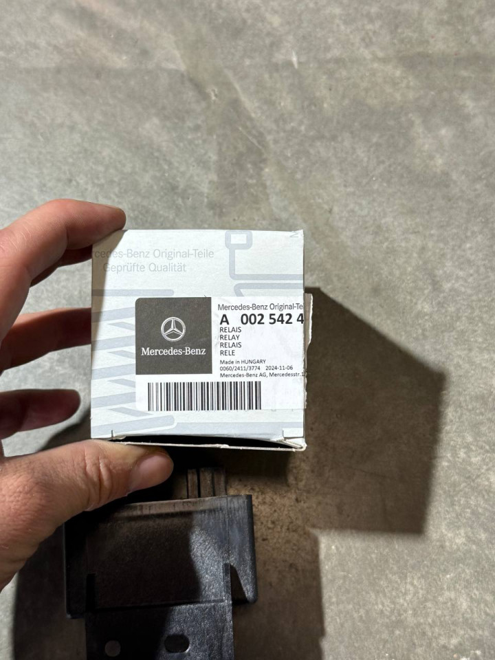 Реле додаткового акумулятора Sprinter W906-907