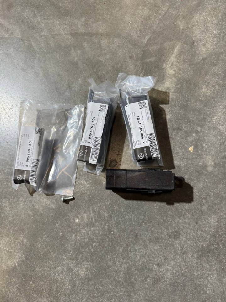 Реле ПОДВІЙНОГО вентилятора кондіціонера Sprinter W906-907/Crafter