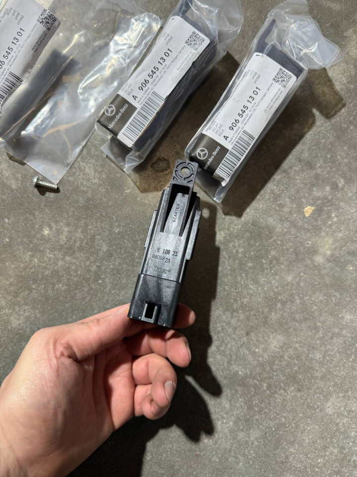 Реле ПОДВІЙНОГО вентилятора кондіціонера Sprinter W906-907/Crafter