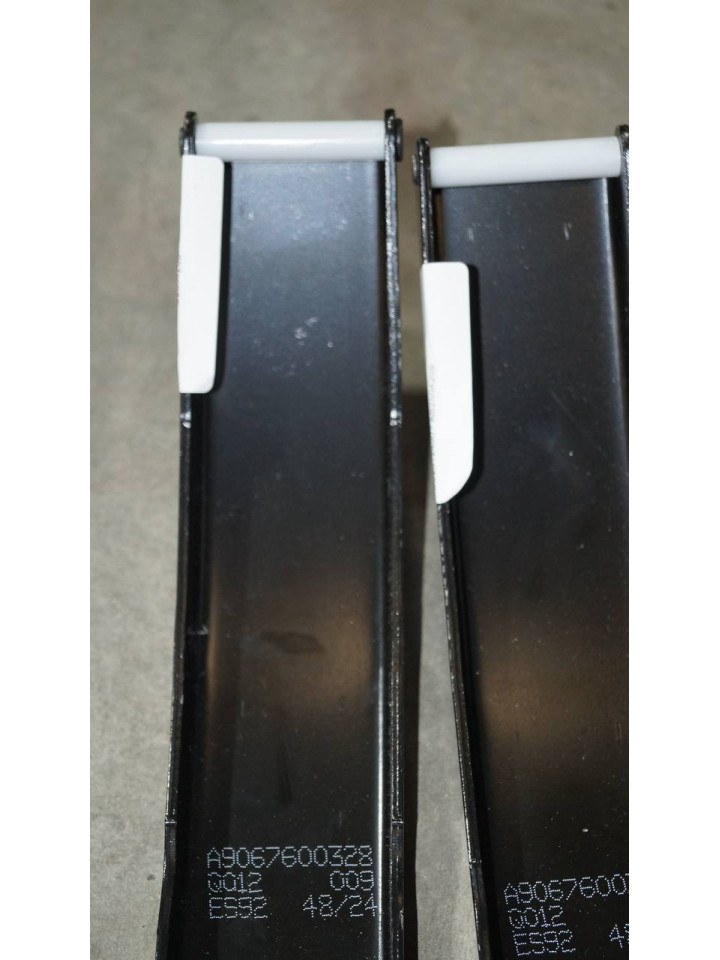 Обмежувач задніх дверей Sprinter W906 / Crafter