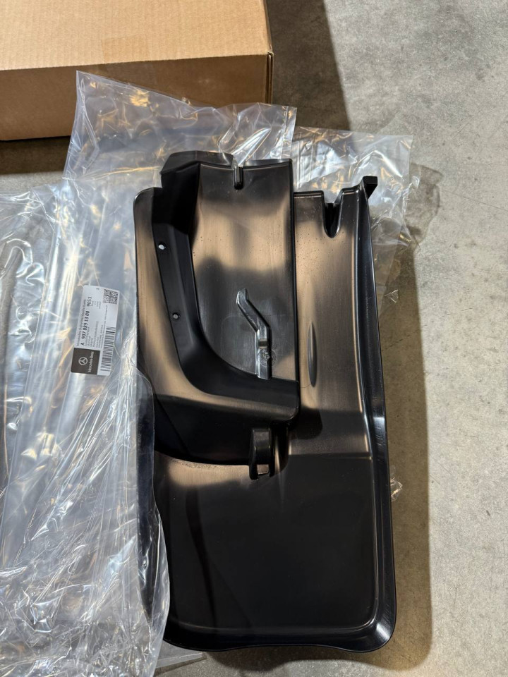 Бризковики задні на Однокатковий Sprinter W907 