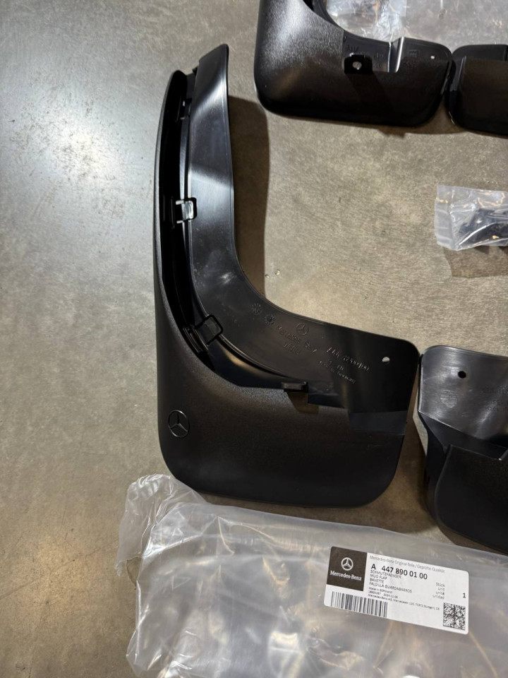 Бризговики комплект перед, зад на Vito W447 V class