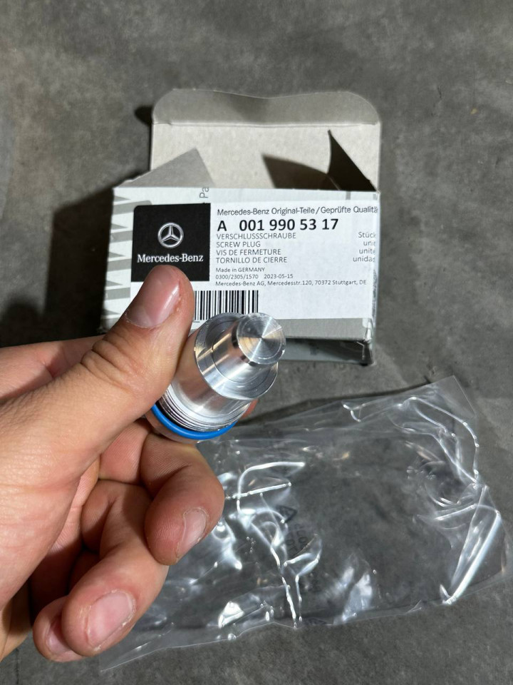 Пробка,заглушка клапана тиску оливи OM651 Sprinter W906-907-910 / Vito W639-447