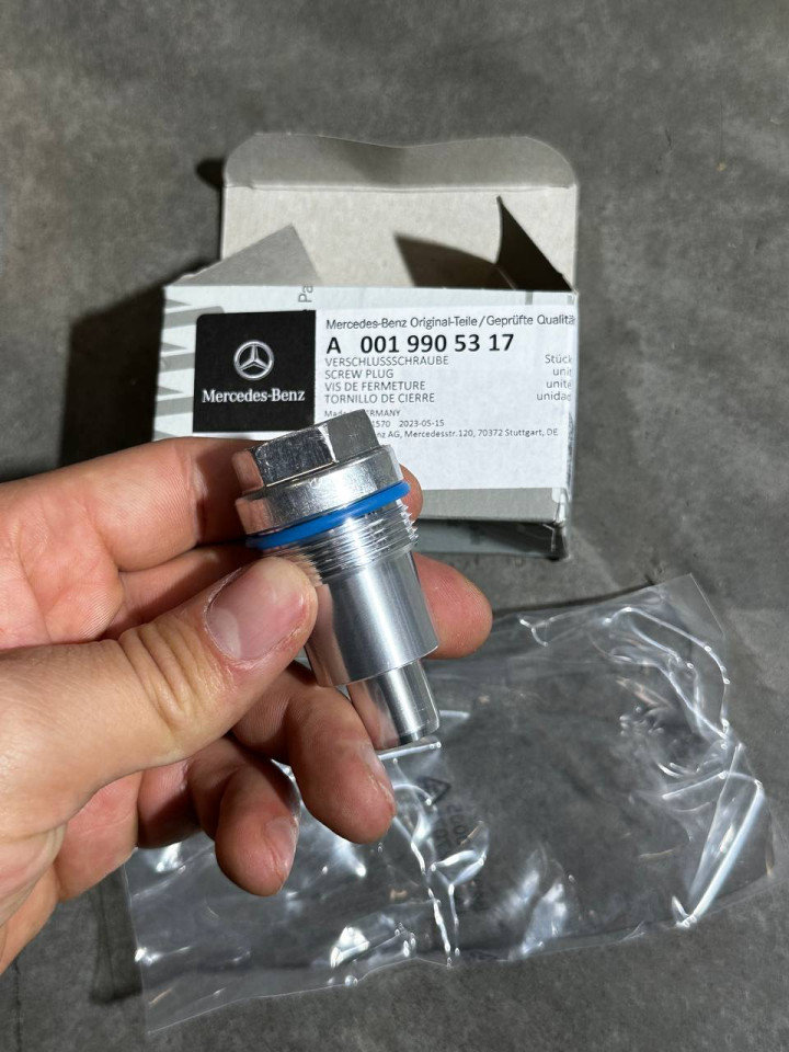 Пробка,заглушка клапана тиску оливи OM651 Sprinter W906-907-910 / Vito W639-447