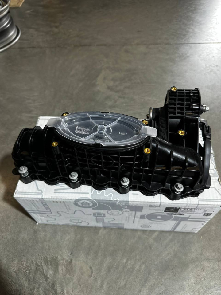 Колектор впускний з Заслонками OM651 MB Original