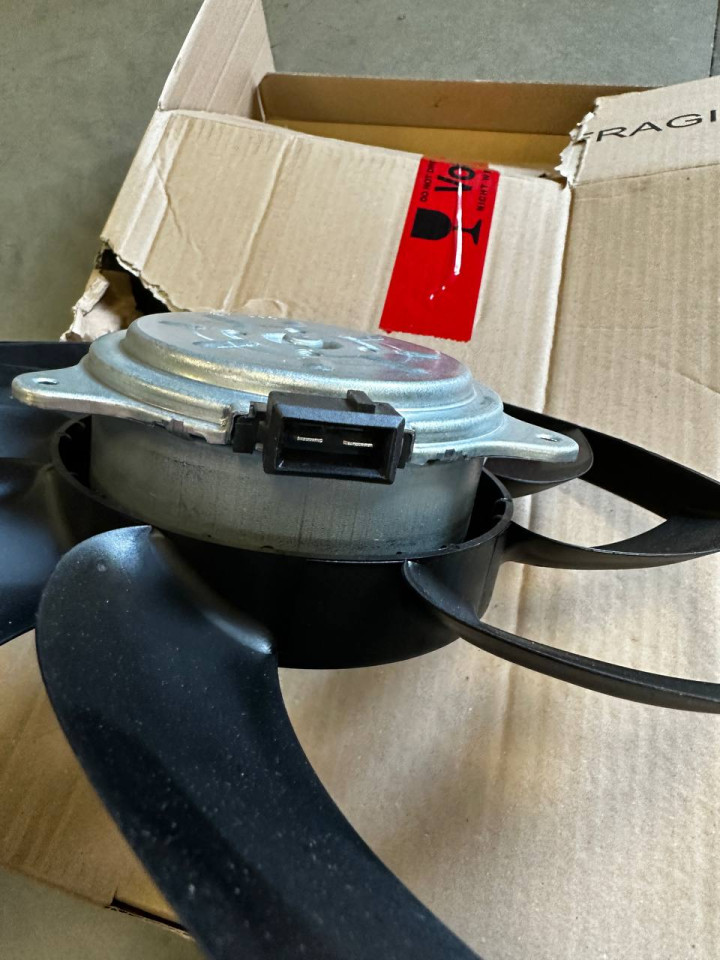 Вентилятор радіатора кондиціонера VW Crafter/ Sprinter W906-907