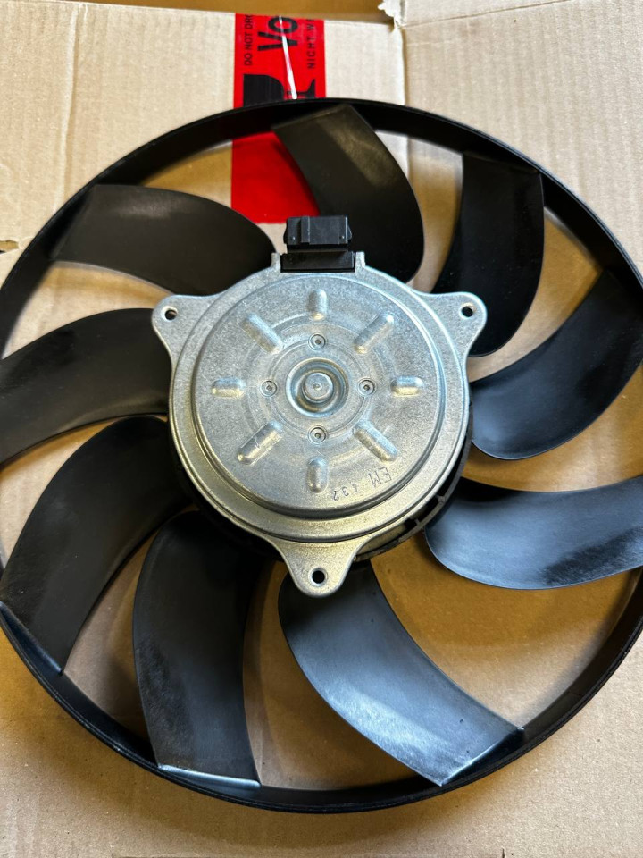 Вентилятор радіатора кондиціонера VW Crafter/ Sprinter W906-907