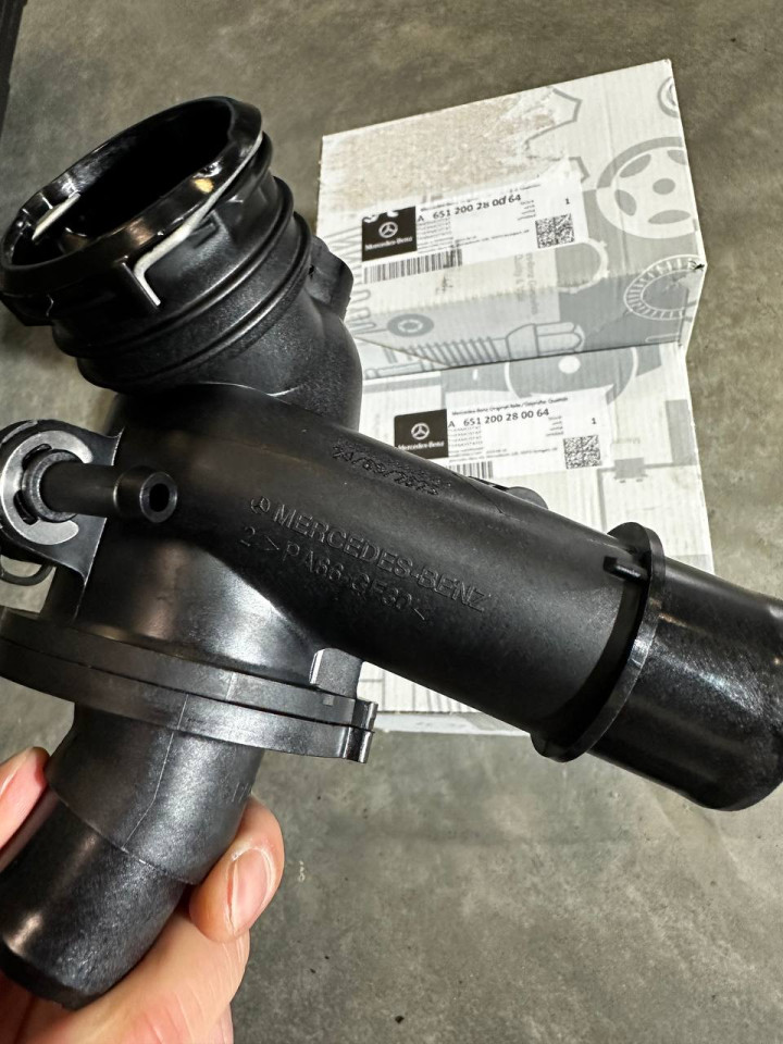 Термостат системи охолодження MB Sprinter OM651 09- OM651 A651200280064