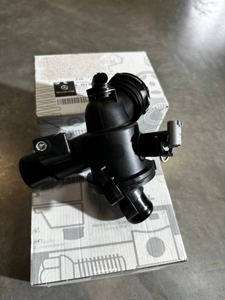 Термостат системи охолодження MB Sprinter OM651 09- OM651 A651200280064