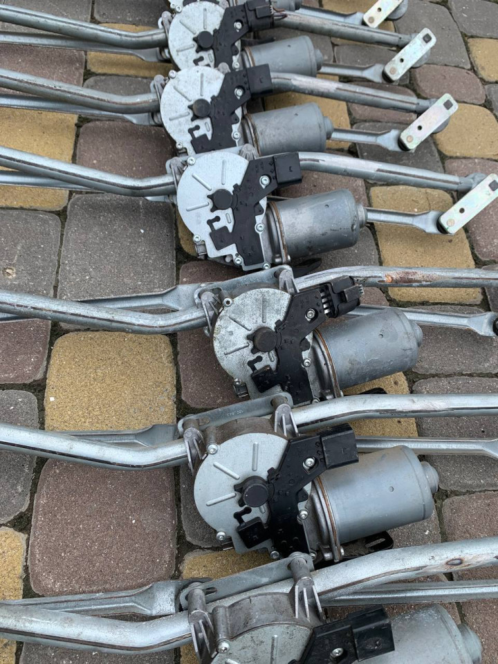 Трапеція склоочисника (механізм двірників) W906