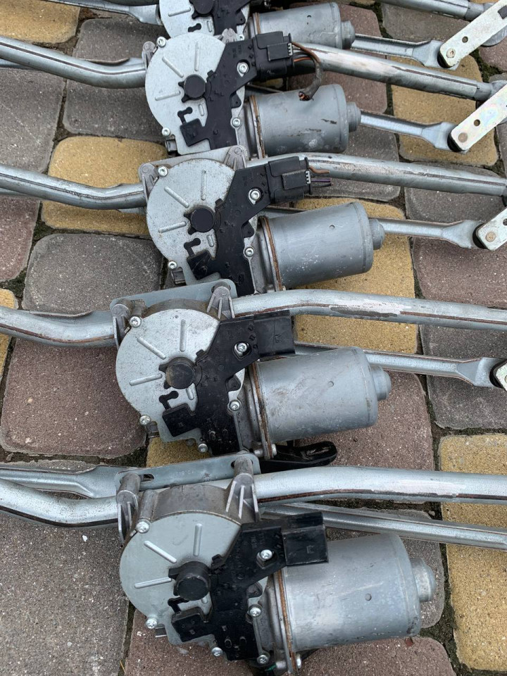 Трапеція склоочисника (механізм двірників) W906