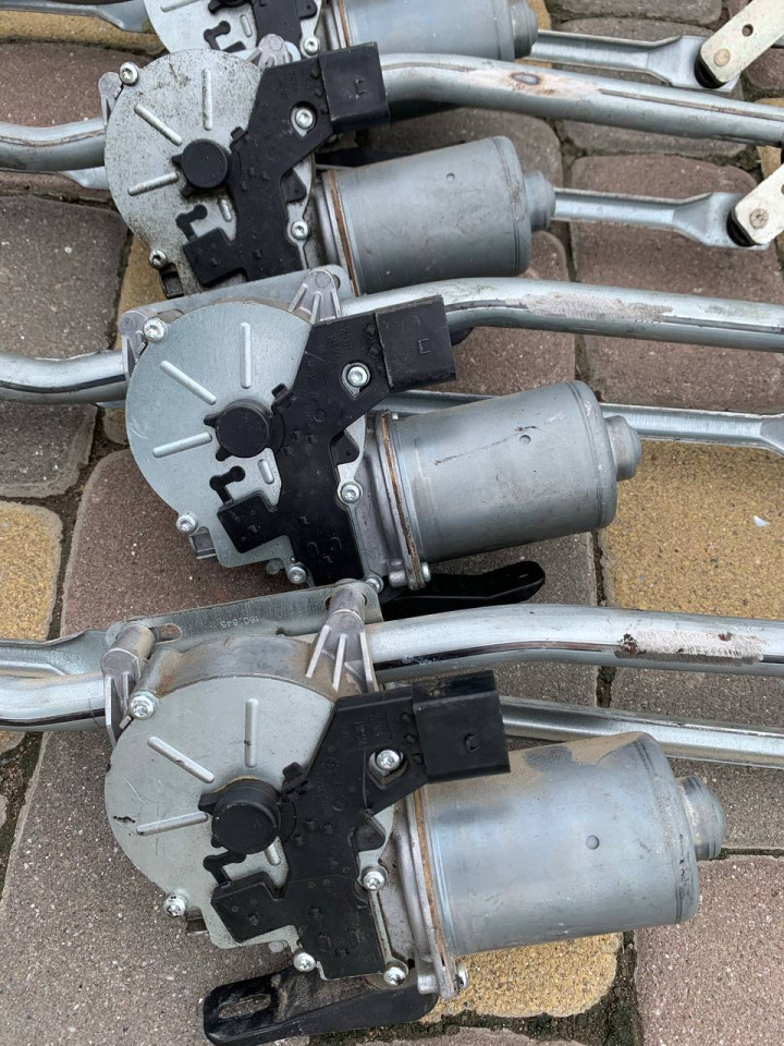 Трапеція склоочисника (механізм двірників) W906