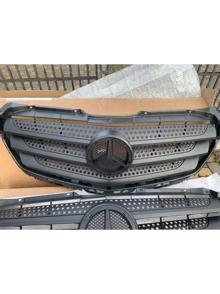 Решітка радіатора рестайлінг Sprinter W906 14-18 Гриль
