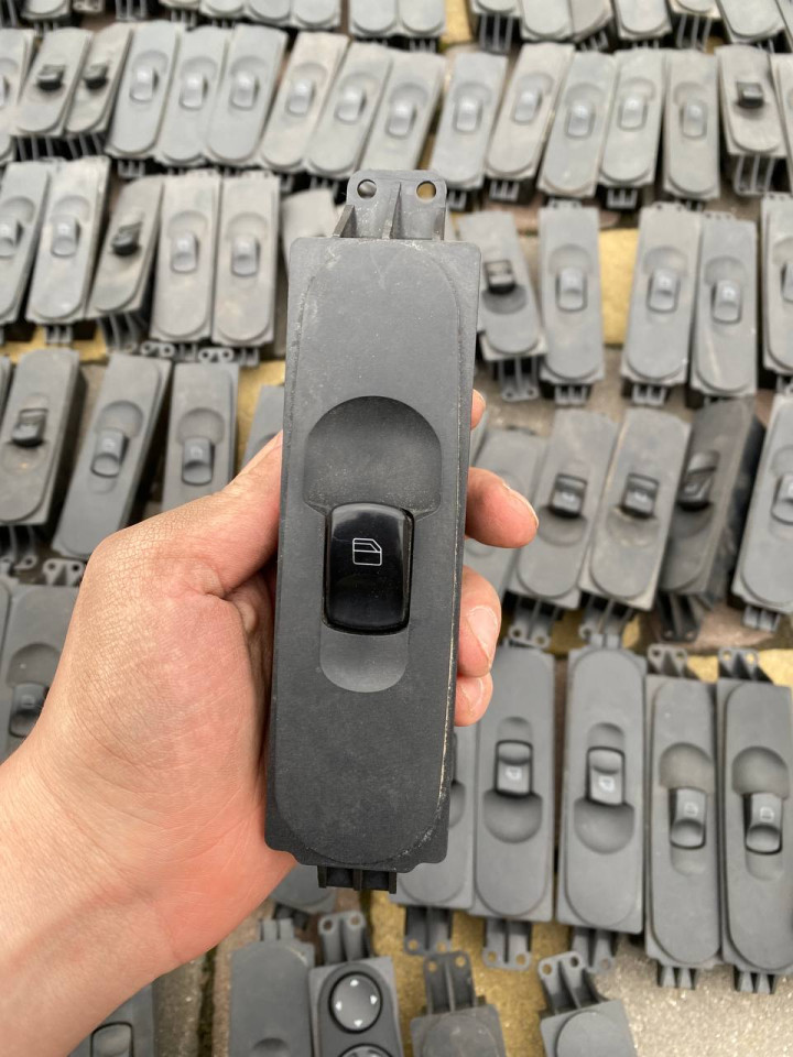 Кнопка, блок склопідйомника (права сторона) Sprinter W906/Crafter