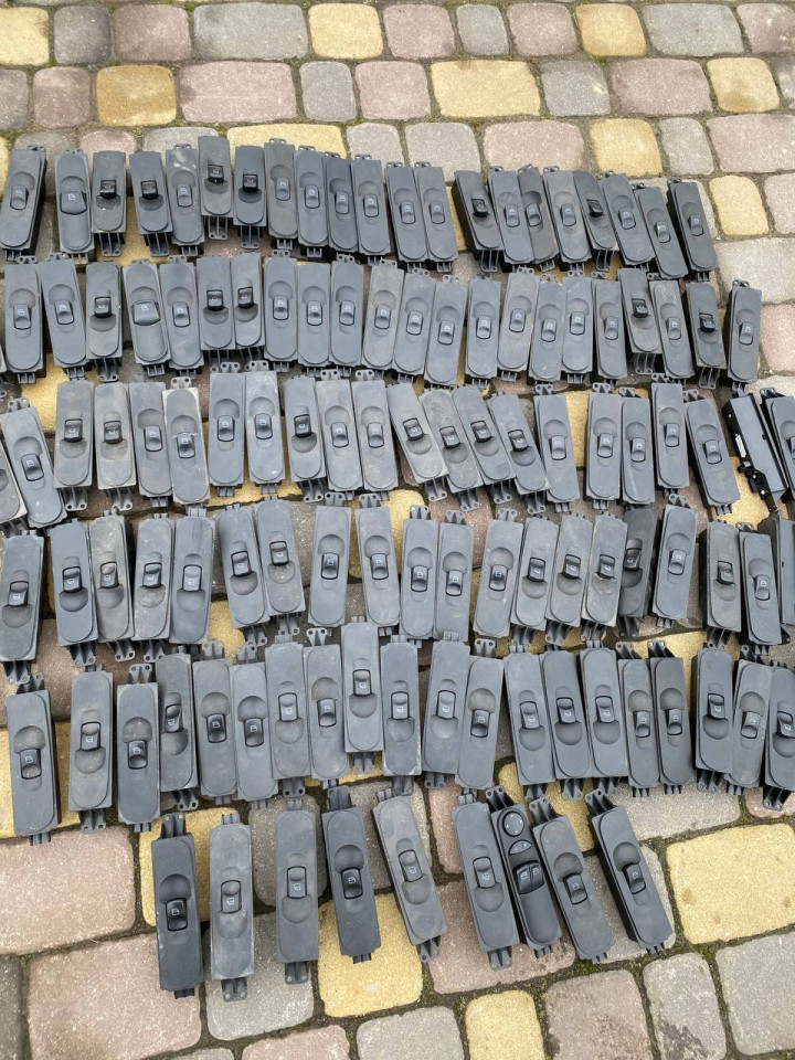 Кнопка, блок склопідйомника (права сторона) Sprinter W906/Crafter