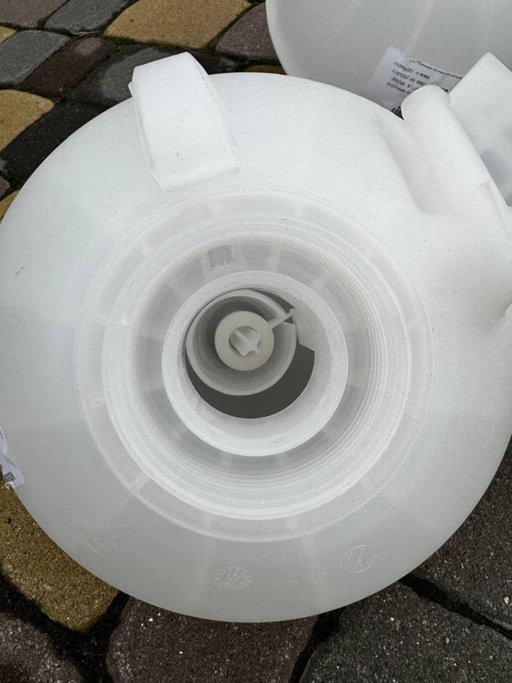 Бачок розширювальний системи охолодження VW Crafter