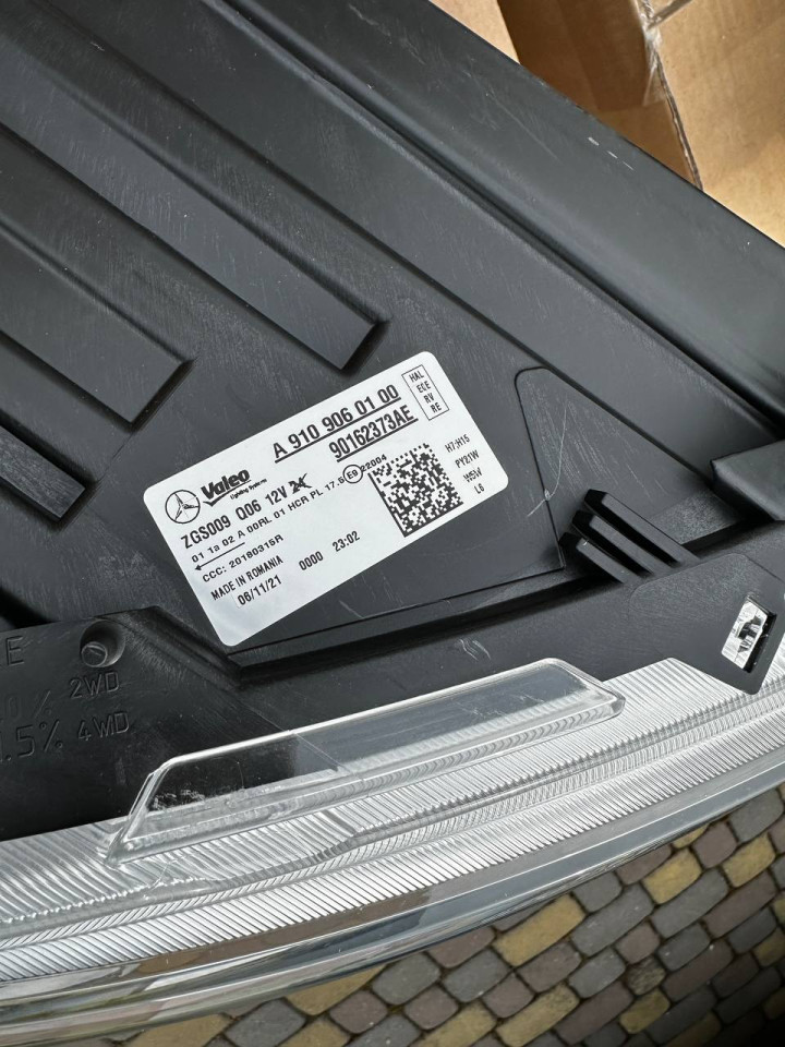 Фара ліва Sprinter W907-910 